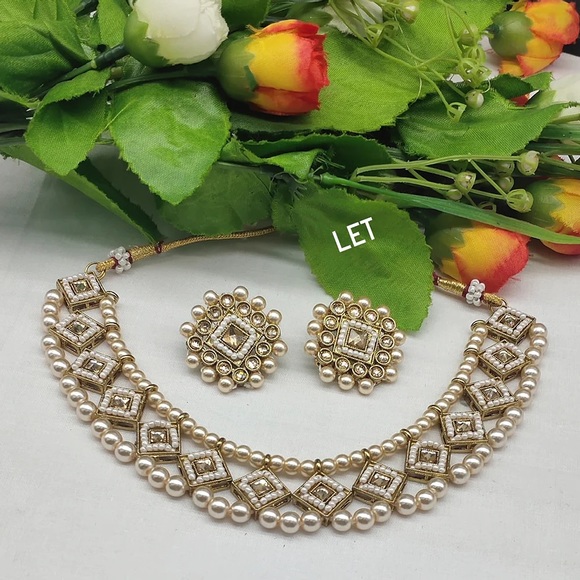 Gold plated crystal stone and beads necklace set with earrings. - Picture 1 of 1